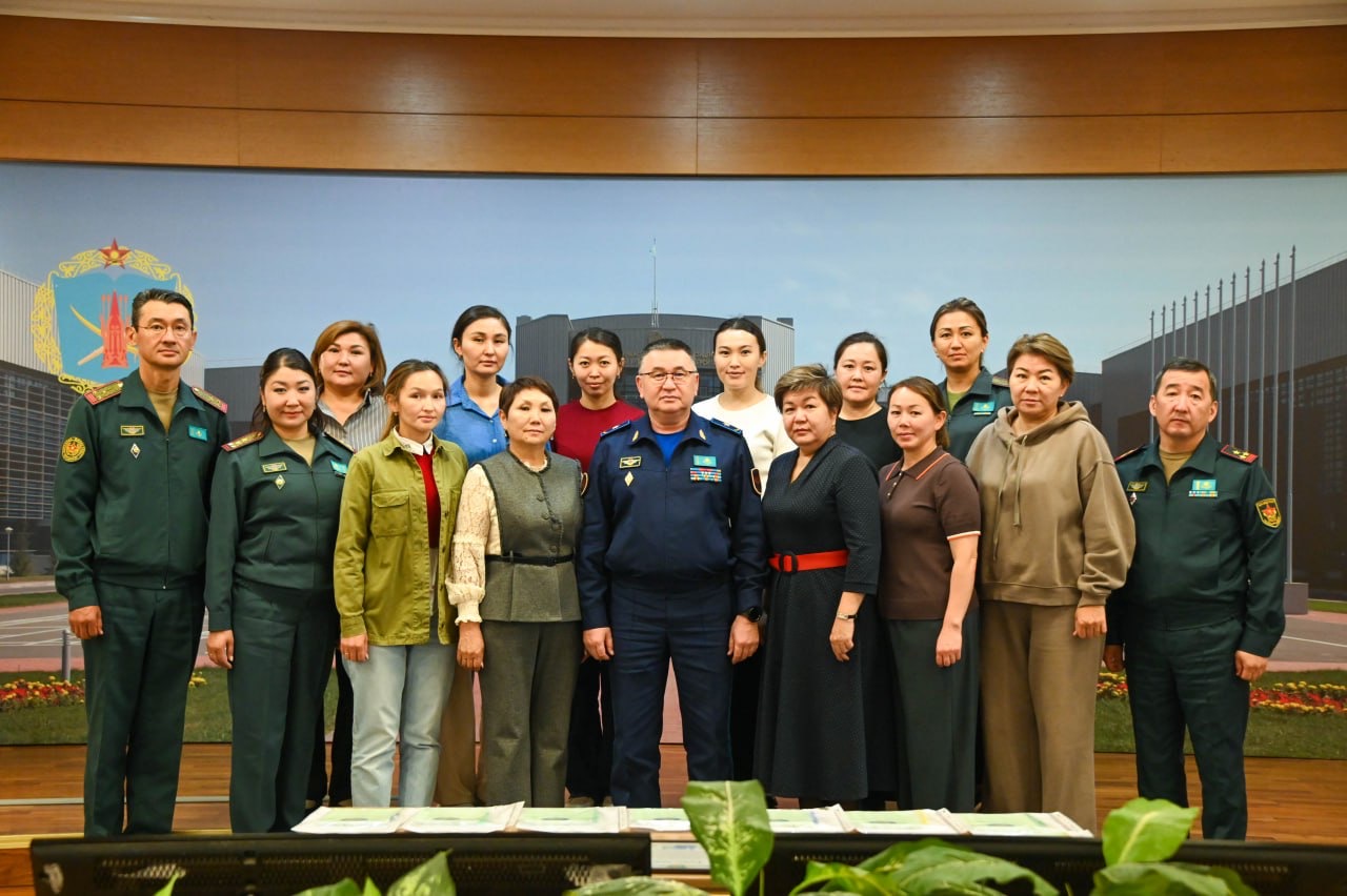 Келісімшарт қызметі әскери қызметшілерінің жұбайларымен кездесу