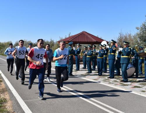 В Национальном университете обороны провели забег на длинные дистанции