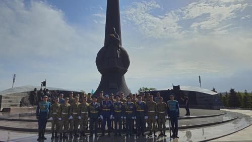 Солдаты срочной службы Национального университета обороны Республики Казахстан почтили память павших в Великой Отечественной войне