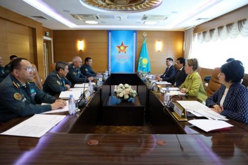 Оборонным ведомством и Министерством образования и науки обсуждены аспекты военно-патриотического воспитания молодежи